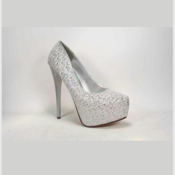 Women Almond Toe Silver Pumps