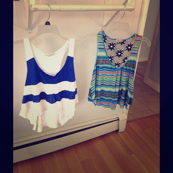 Tops - Bundled trendy summer tanks!