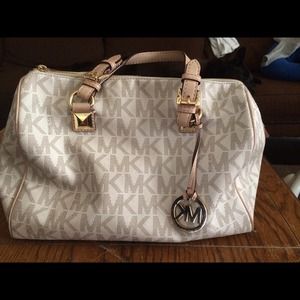Micheal kors purse