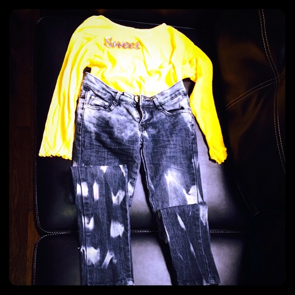 GIRLS YELLOW SHIRT SWEET IN SEQUENCE
