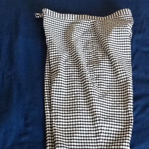 Black gingham ankle pants.