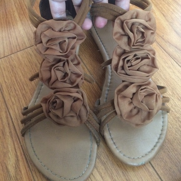 Brown flower sandals