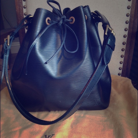 LOUIS VUITTON EPI NOE DRAWSTRING BLACK