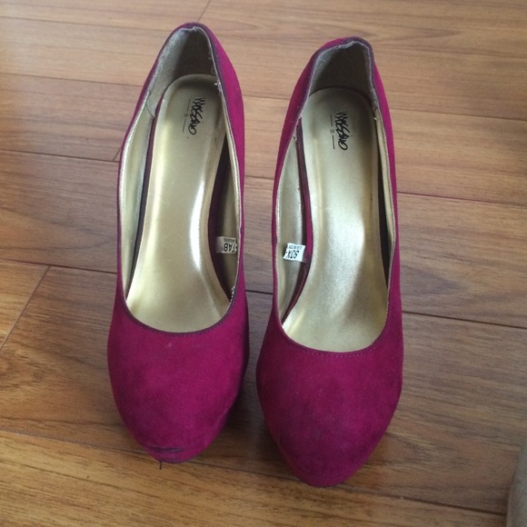 Magenta heels