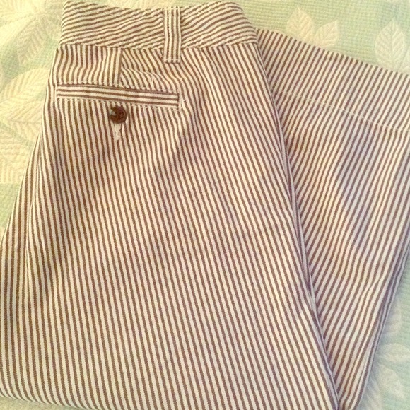 ❌❌SOLD❌❌GAP "Favorite Khaki" Stripe Capri/Cropped