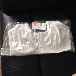 NWT. Natori sports bra.