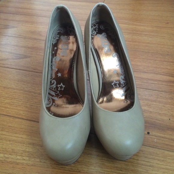 Nude heels - Picture 1 of 2