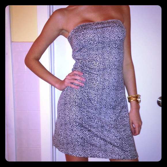 🚫SOLD🚫Black and White Tube Dress - Picture 1 of 2