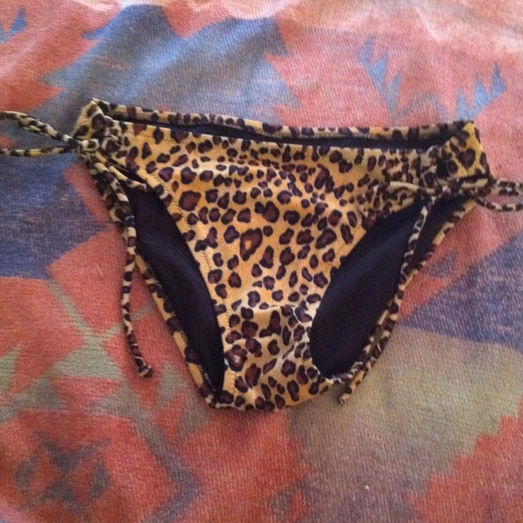 Cheeky bikini bottom