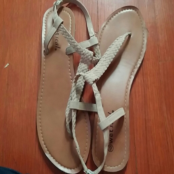 Wet seal sandals - Picture 1 of 3