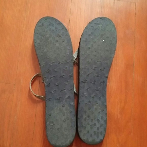 Cute Hollister flip flops - Picture 3 of 3