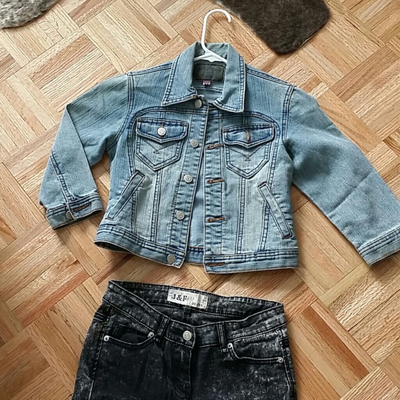 Petite crop 3/4 sleeve denim jacket