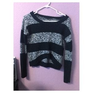 Black & Gray Knit w/ Crop Top Feel