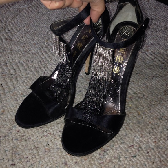L.A.M.B black chain pumps size 7.5