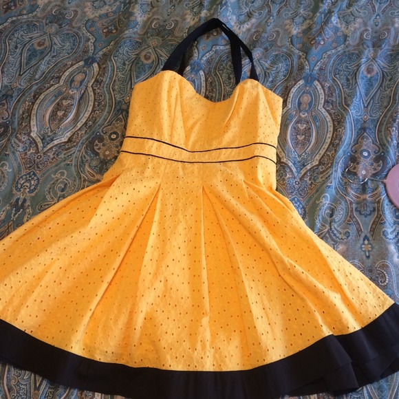 🐝 yellow and black BEBE dress