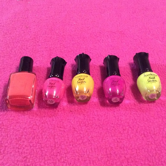 Cute little nail polish - Picture 1 of 4