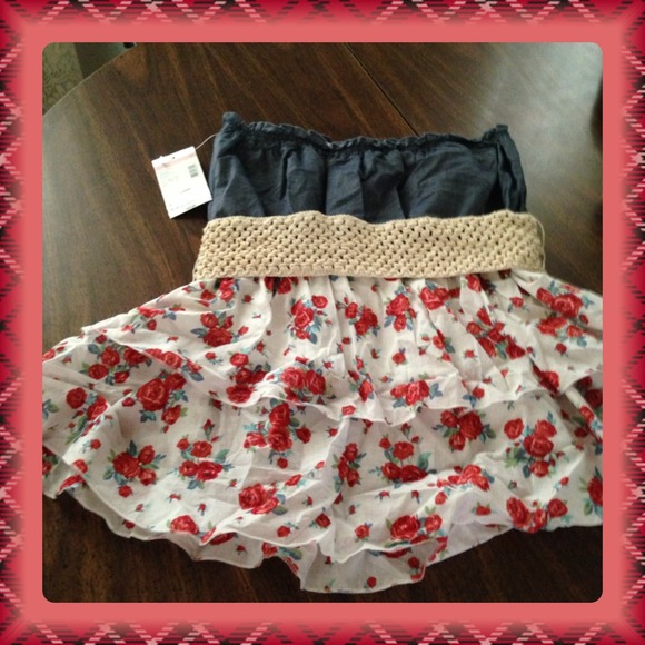 Pretty strapless top with belt - Picture 2 of 4