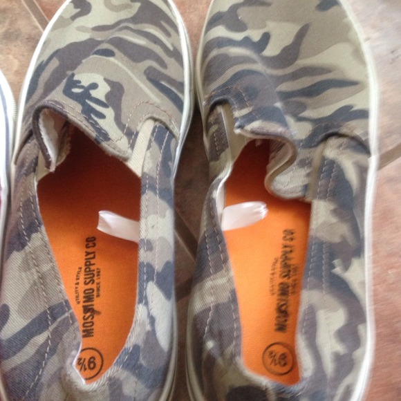 Shoe - Picture 3 of 4