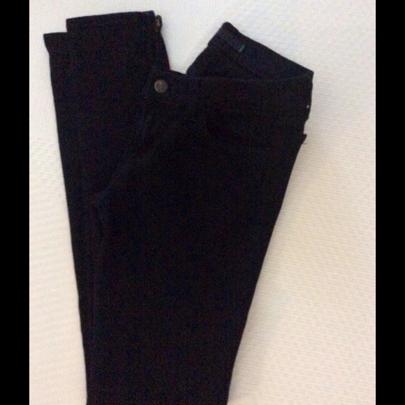 J BRAND BLACK skinny jeans. NEW.