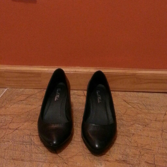 Shoes - Picture 2 of 3