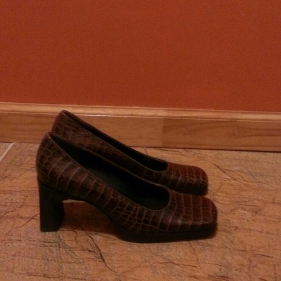 Shoes - Picture 2 of 4