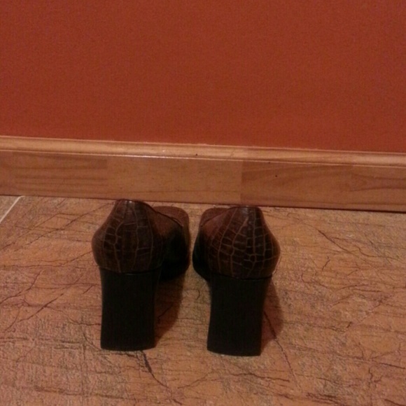 Shoes - Picture 3 of 4