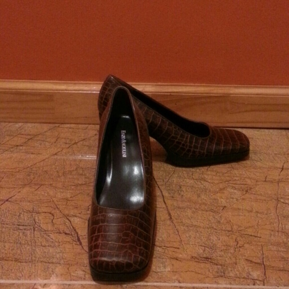 Shoes - Picture 4 of 4