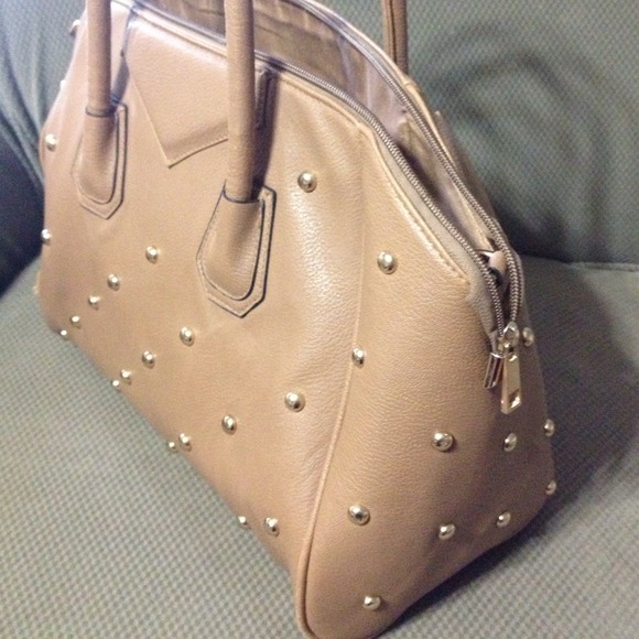 Beige studded bag!