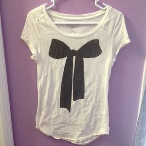 Cute bow shirt 🎀