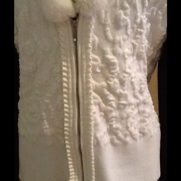 REDUCED!!!    Cream Sweater Vest with Fur Collar - Picture 3 of 3