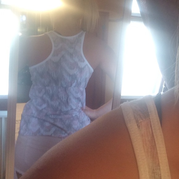 X-Small Billabong Top 🌊 - Picture 2 of 2