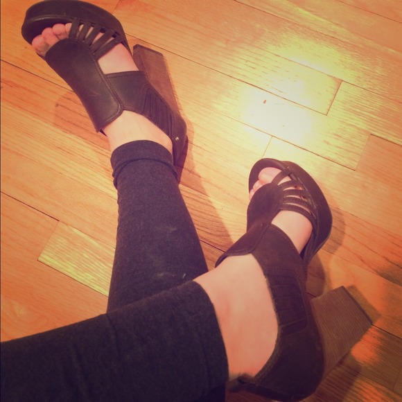 ⛔️SOLD⛔️Lucky Brand Brown Wedgesv - Picture 1 of 4