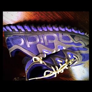 Ladies running shoes. Too big for me.