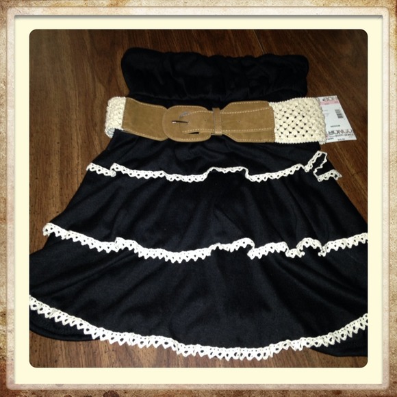 Cute black/off-white lace trim & belt top