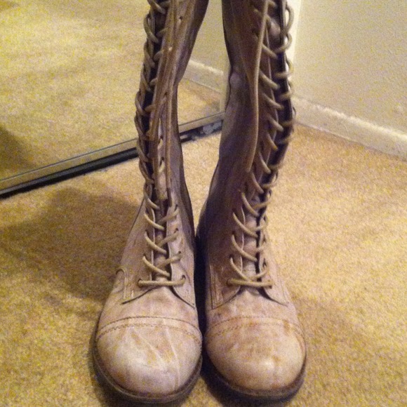 Beige combat boots👢👣