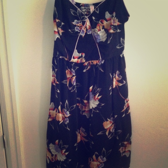 short dress floral pattern, has pockets