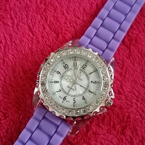 Purple watch - Picture 2 of 2