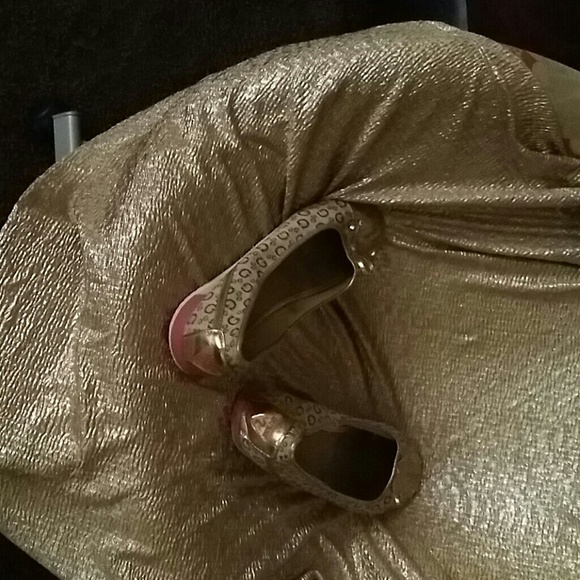 Guess Golden Flats - Picture 2 of 4