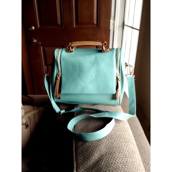 Price Drop‼️Beautiful Tiffany Teal Crossbody Bag💎