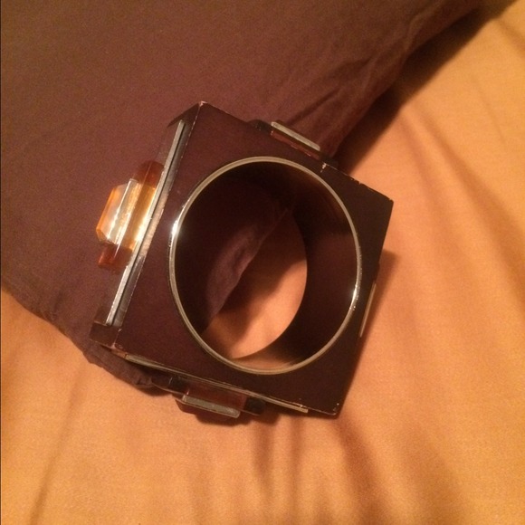 ๐ฅHP๐ฅPink Resin and Wood Bangle - Picture 2 of 3