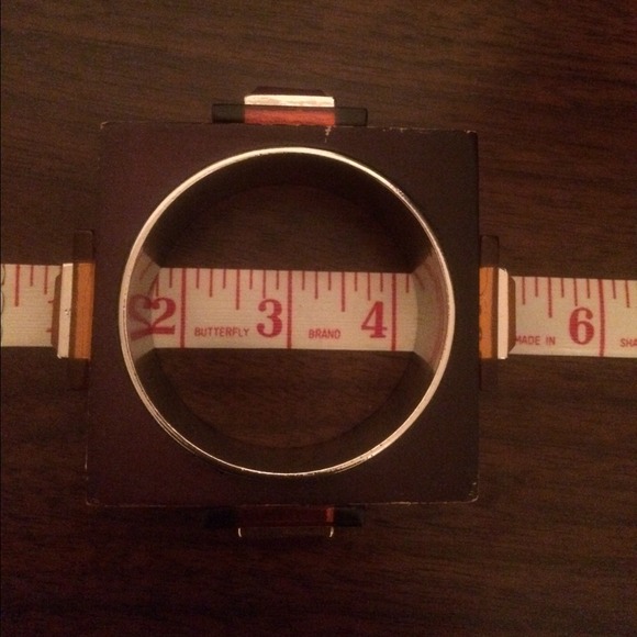 ๐ฅHP๐ฅPink Resin and Wood Bangle - Picture 3 of 3