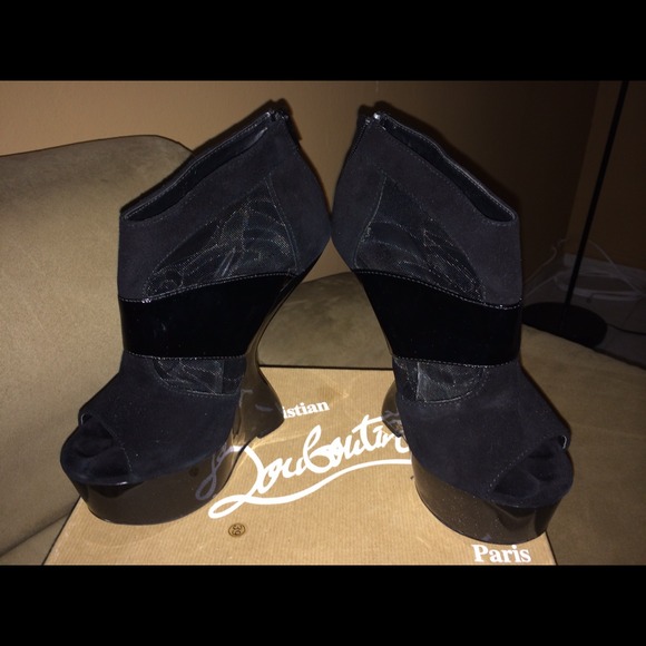 Chinese Laundry Patent Leather Heel Less Wedges - Picture 3 of 4