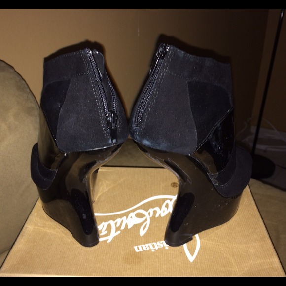 Chinese Laundry Patent Leather Heel Less Wedges - Picture 4 of 4