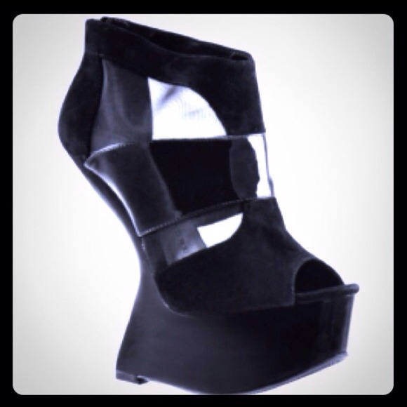 Chinese Laundry Patent Leather Heel Less Wedges - Picture 1 of 4