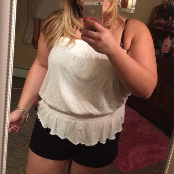 ❌SOLD❌ cinched accent white tube top - Picture 4 of 4