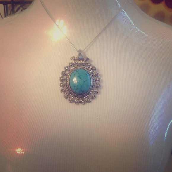 Unknown Jewelry - Beautiful Turquoise Pendant  With Chain