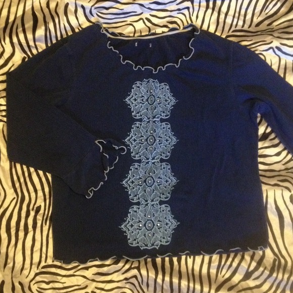 10$ if bundle!! Cute Bohemian shirt!!