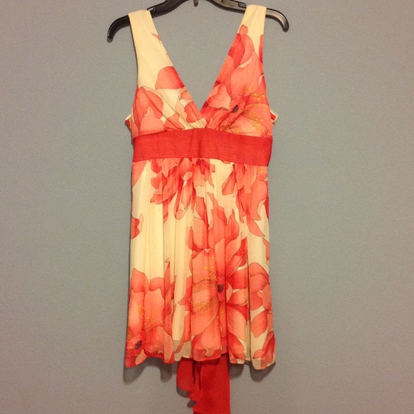 Classy versatile top for ladies who love floral!