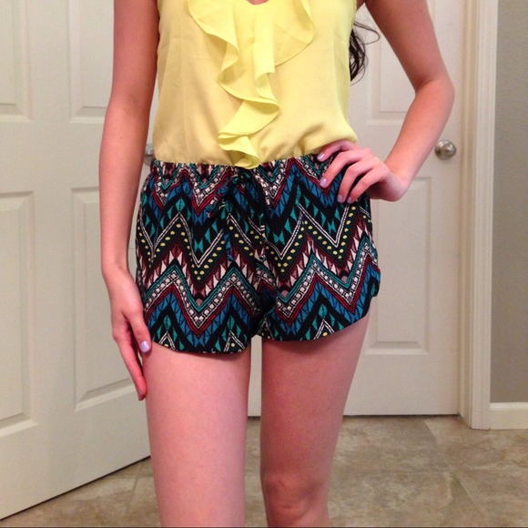 ❌SOLD❌NWT Graphic Shorts