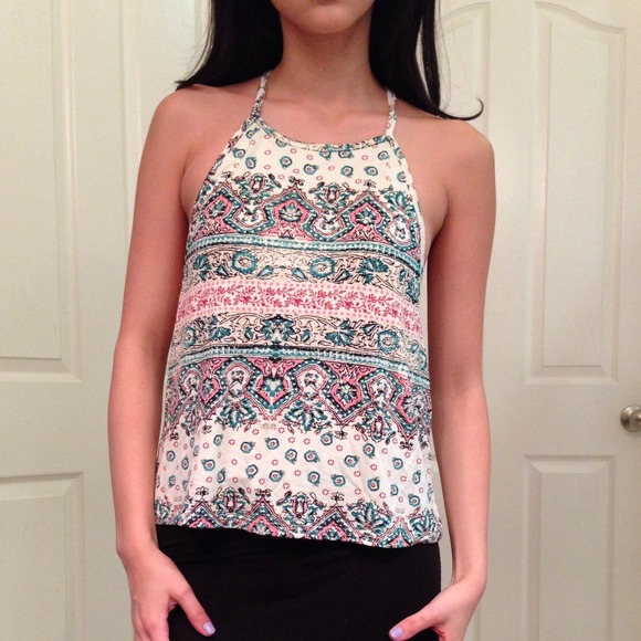 ❌SOLD❌NWT Graphic Tank w/open back
